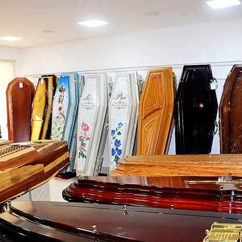 [Urnas Mortuárias e Paramentos]